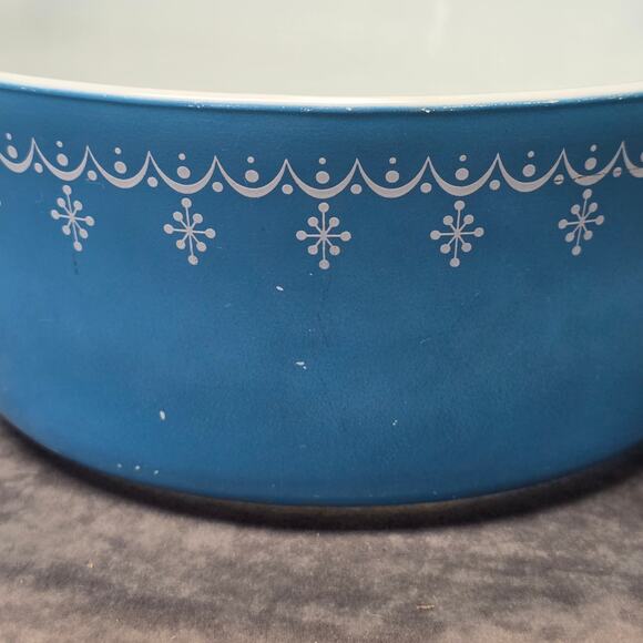 Vintage Pyrex Blue Snowflake Garland Cinderella Mixing Bowl 475-B 2 1/2 QT. - Picture 3 of 11